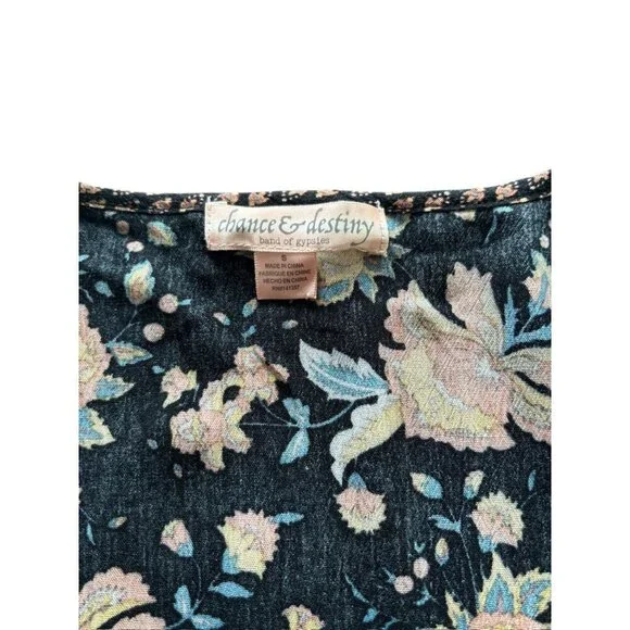 Chance & Destiny Band of Gypsies Women's Floral Top - Picture 4 of 7